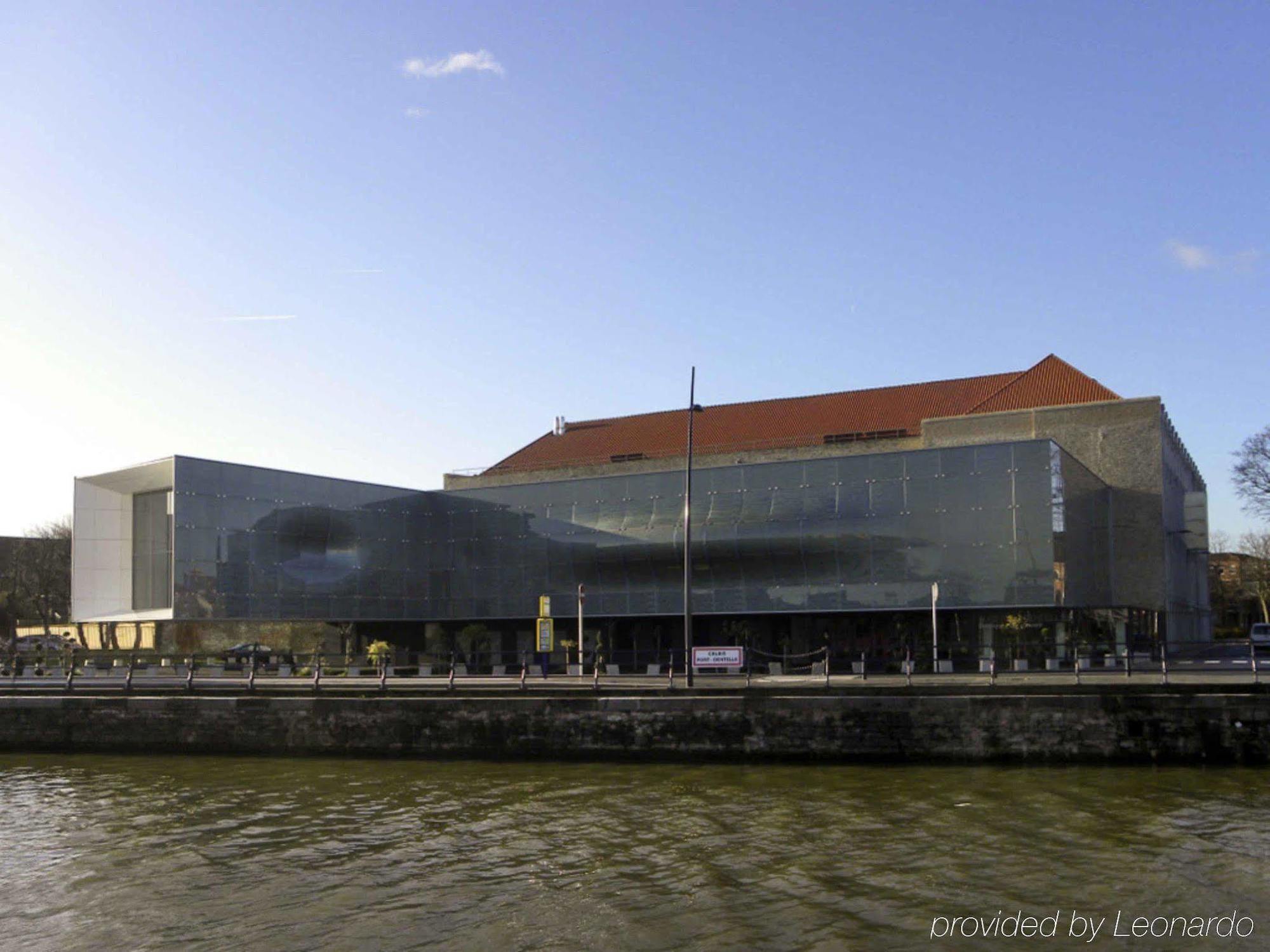 Ibis Calais Car Ferry Hotel Bagian luar foto