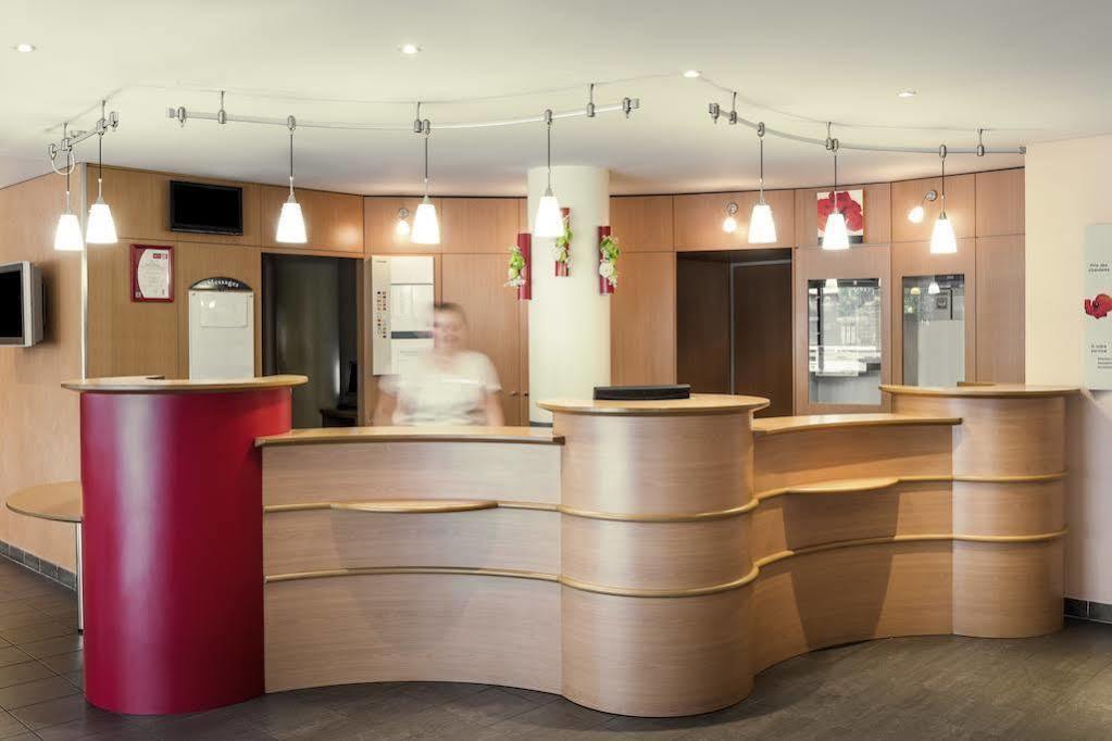 Ibis Calais Car Ferry Hotel Bagian luar foto