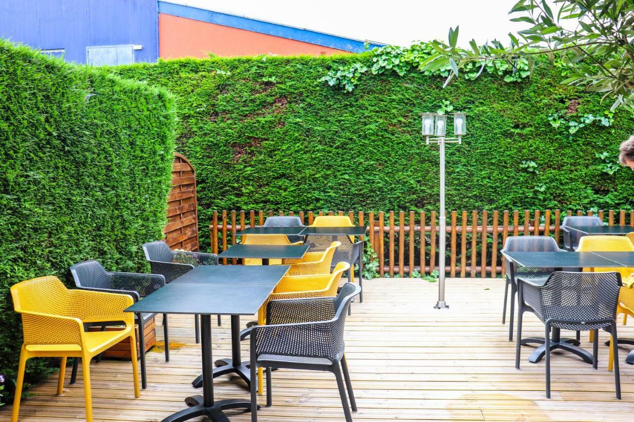 Ibis Calais Car Ferry Hotel Bagian luar foto